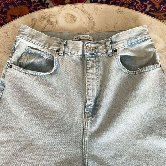 Zara High Waist Extra Wide Leg Frayed Hem Light Wash Jeans 32” - Picture 7 of 10